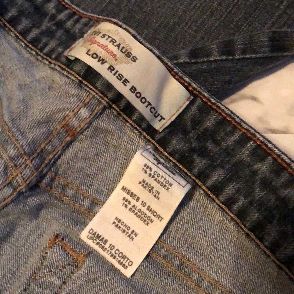 Levi Low Rise Bootcut Short Jeans Short Length R17 - Picture 4 of 4